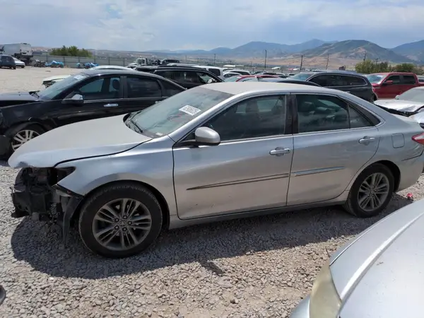 4T1BF1FK5HU618940 2017 TOYOTA CAMRY - Image 1
