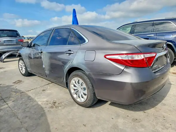 4T1BF1FK5HU619957 2017 TOYOTA CAMRY - Image 2