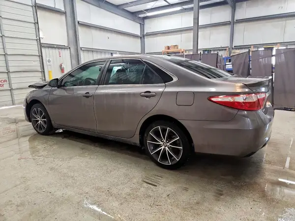 4T1BF1FK5HU625869 2017 TOYOTA CAMRY - Image 2