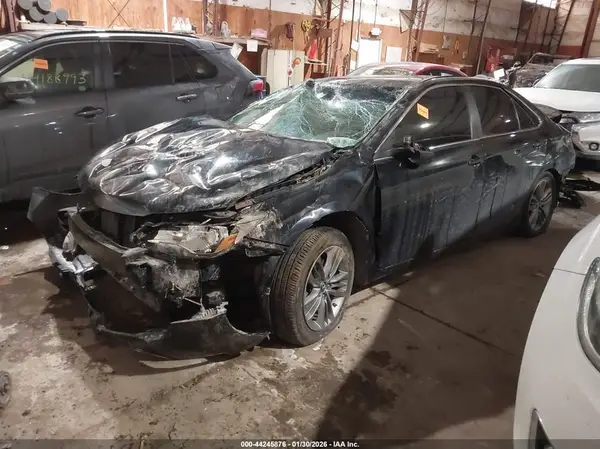 4T1BF1FK5HU626326 2017 TOYOTA CAMRY - Image 2