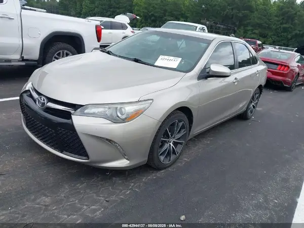 4T1BF1FK5HU629324 2017 TOYOTA CAMRY - Image 2