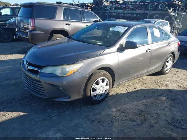 4T1BF1FK5HU631476 2017 TOYOTA CAMRY - Image 2