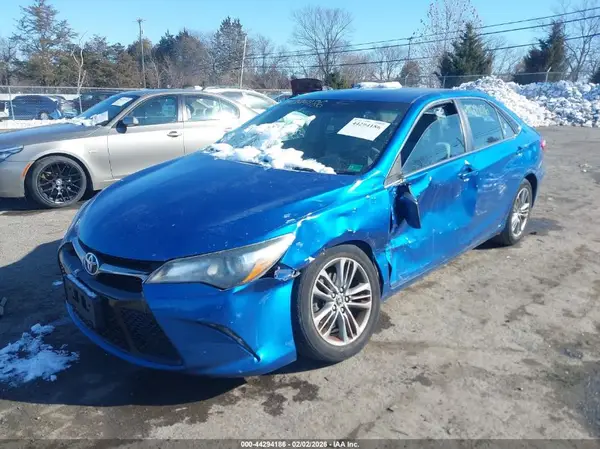 4T1BF1FK5HU632529 2017 TOYOTA CAMRY - Image 2