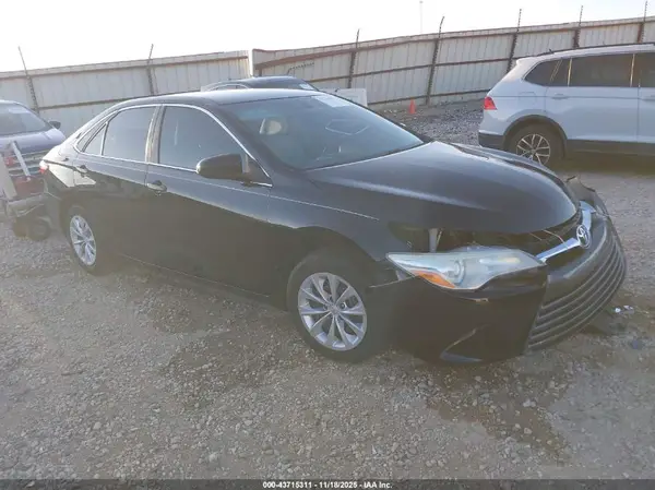 4T1BF1FK5HU633843 2017 TOYOTA CAMRY - Image 1