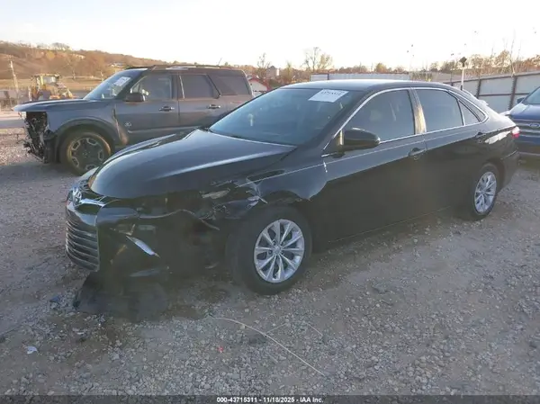 4T1BF1FK5HU633843 2017 TOYOTA CAMRY - Image 2