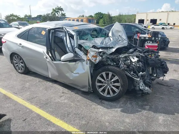 4T1BF1FK5HU635298 2017 TOYOTA CAMRY - Image 1