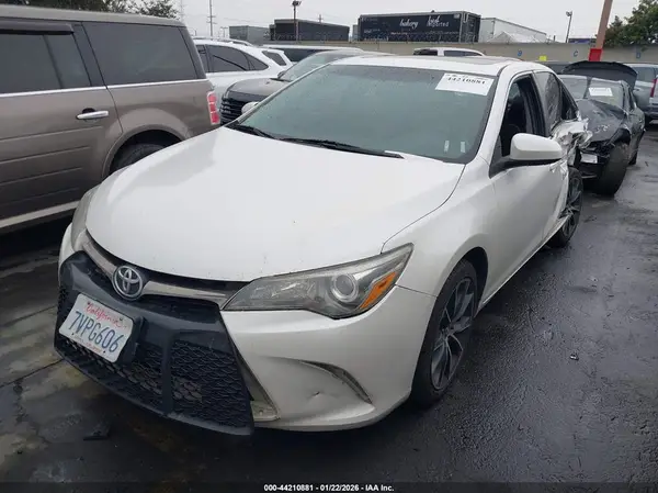 4T1BF1FK5HU640484 2017 TOYOTA CAMRY - Image 2