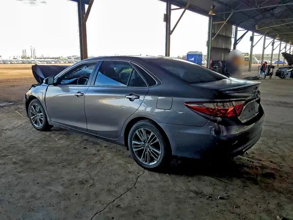 4T1BF1FK5HU640498 2017 TOYOTA CAMRY - Image 2