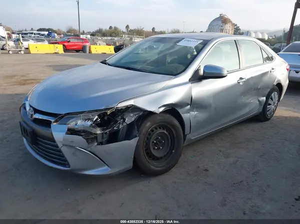 4T1BF1FK5HU641876 2017 TOYOTA CAMRY - Image 2