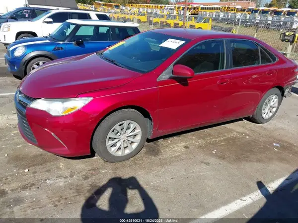 4T1BF1FK5HU643319 2017 TOYOTA CAMRY - Image 2