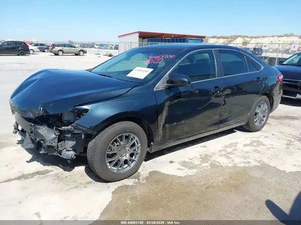 4T1BF1FK5HU644776 2017 TOYOTA CAMRY - Image 2