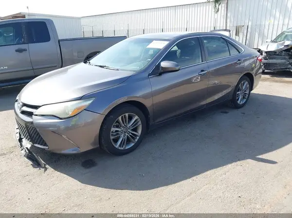4T1BF1FK5HU647628 2017 TOYOTA CAMRY - Image 2
