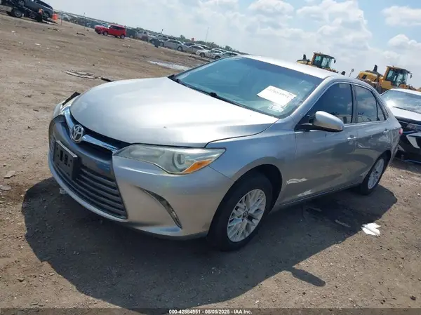 4T1BF1FK5HU648990 2017 TOYOTA CAMRY - Image 2