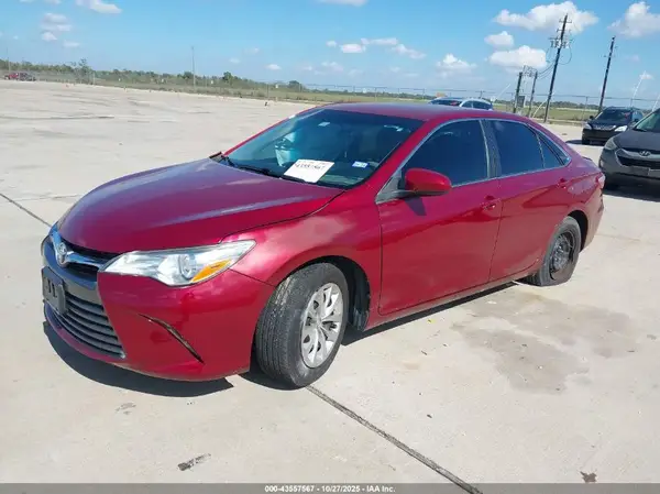 4T1BF1FK5HU651470 2017 TOYOTA CAMRY - Image 2