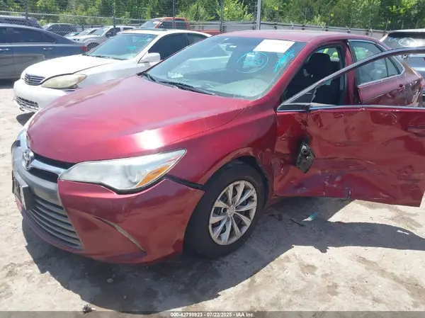 4T1BF1FK5HU654711 2017 TOYOTA CAMRY - Image 2