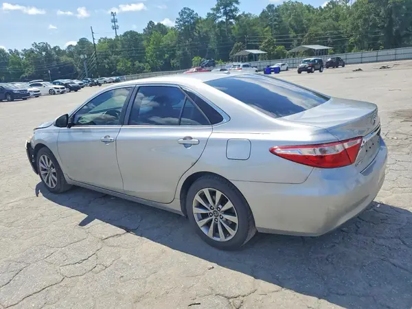 4T1BF1FK5HU655924 2017 TOYOTA CAMRY - Image 2