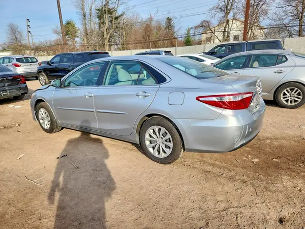 4T1BF1FK5HU658127 2017 TOYOTA CAMRY - Image 2