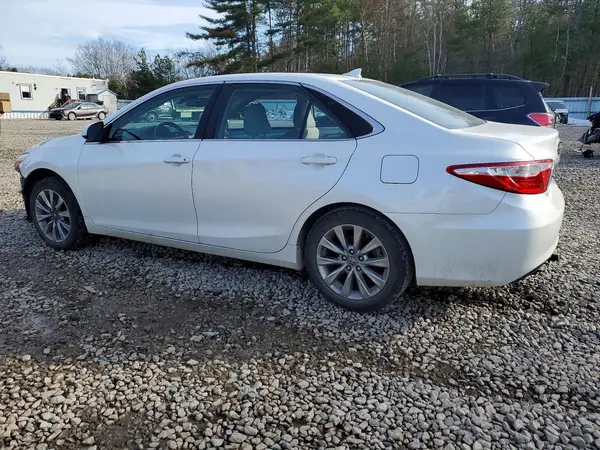 4T1BF1FK5HU658967 2017 TOYOTA CAMRY - Image 2