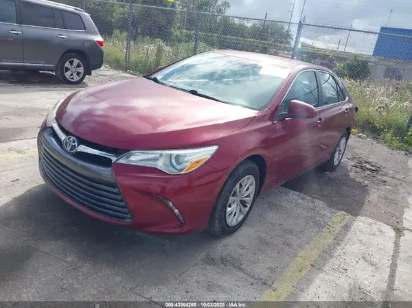 4T1BF1FK5HU659231 2017 TOYOTA CAMRY - Image 2
