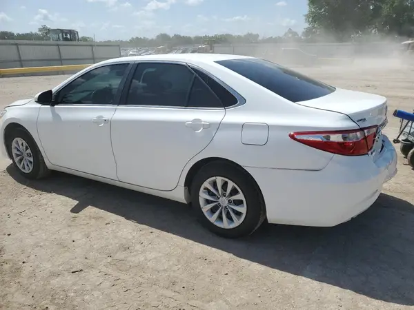 4T1BF1FK5HU664431 2017 TOYOTA CAMRY - Image 2