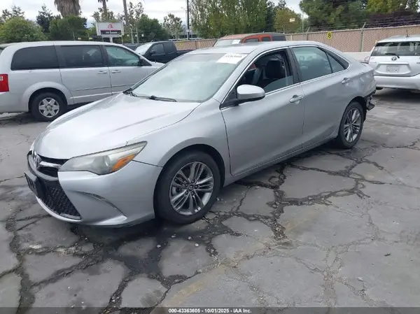 4T1BF1FK5HU667068 2017 TOYOTA CAMRY - Image 2