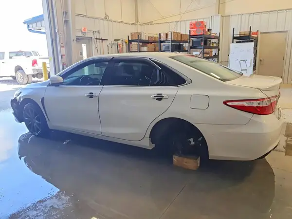 4T1BF1FK5HU671847 2017 TOYOTA CAMRY - Image 2