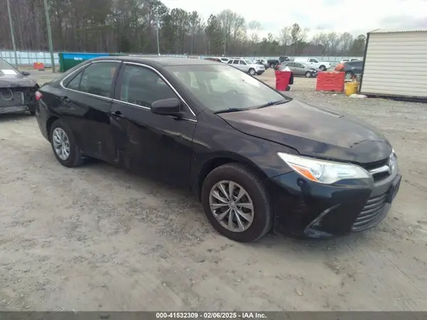 4T1BF1FK5HU673260 2017 TOYOTA CAMRY - Image 1