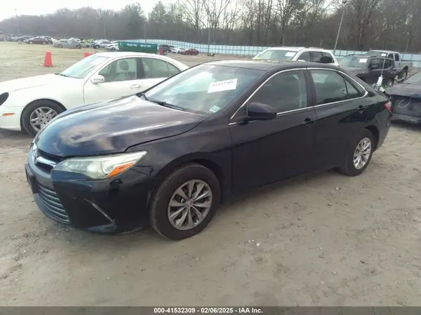 4T1BF1FK5HU673260 2017 TOYOTA CAMRY - Image 2