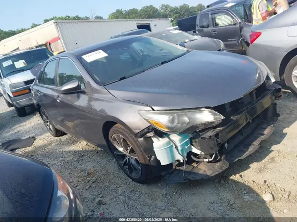 4T1BF1FK5HU675784 2017 TOYOTA CAMRY - Image 1