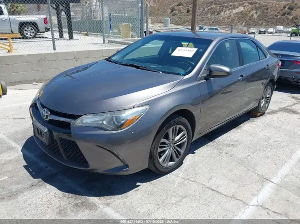 4T1BF1FK5HU677048 2017 TOYOTA CAMRY - Image 2