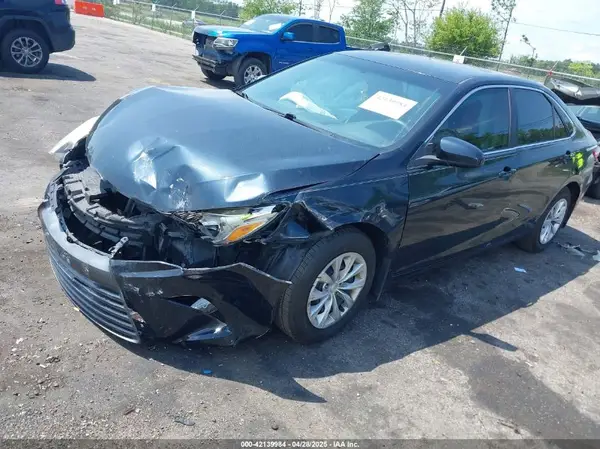 4T1BF1FK5HU677387 2017 TOYOTA CAMRY - Image 2