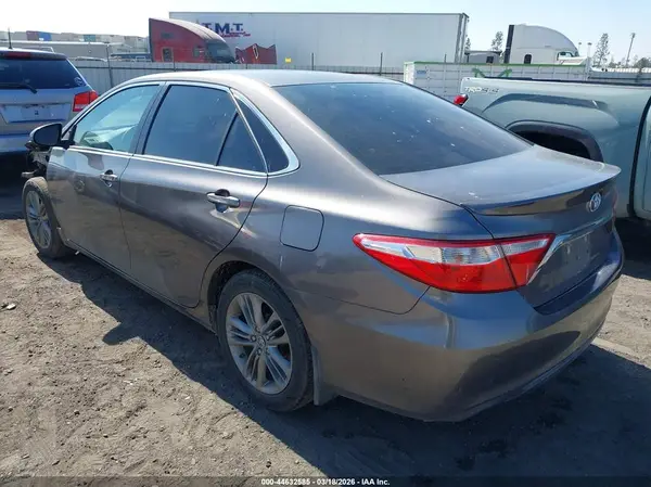 4T1BF1FK5HU678684 2017 TOYOTA CAMRY - Image 2