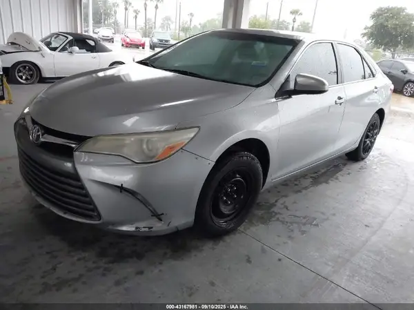 4T1BF1FK5HU685943 2017 TOYOTA CAMRY - Image 2