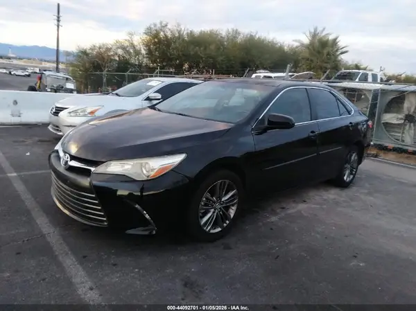 4T1BF1FK5HU689801 2017 TOYOTA CAMRY - Image 2