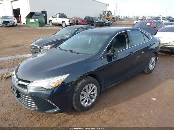 4T1BF1FK5HU692083 2017 TOYOTA CAMRY - Image 2