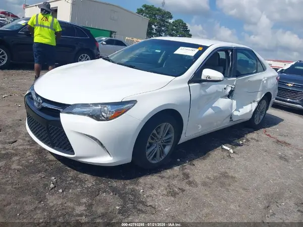 4T1BF1FK5HU693671 2017 TOYOTA CAMRY - Image 2