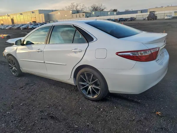 4T1BF1FK5HU694013 2017 TOYOTA CAMRY - Image 2