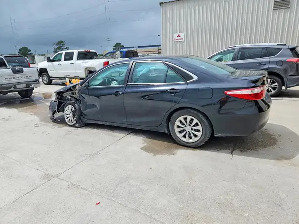 4T1BF1FK5HU696330 2017 TOYOTA CAMRY - Image 2