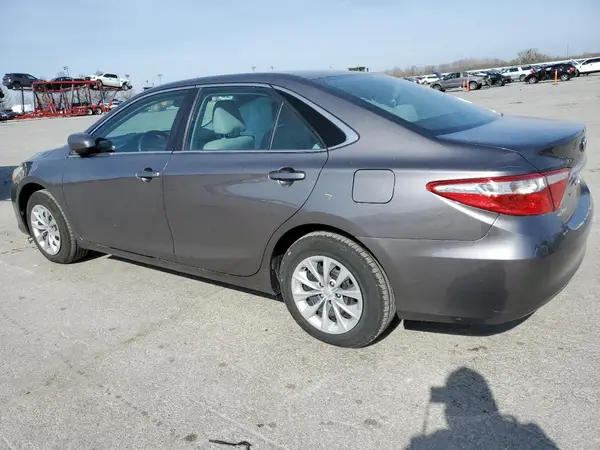 4T1BF1FK5HU696747 2017 TOYOTA CAMRY - Image 2