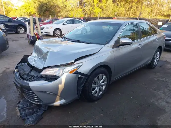 4T1BF1FK5HU698708 2017 TOYOTA CAMRY - Image 2