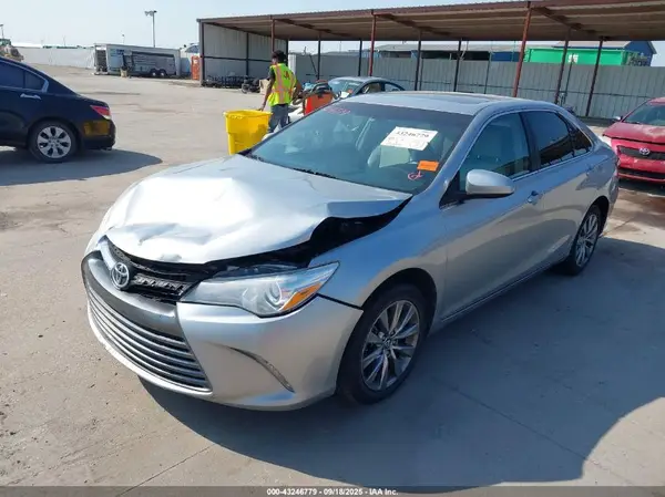 4T1BF1FK5HU699485 2017 TOYOTA CAMRY - Image 2