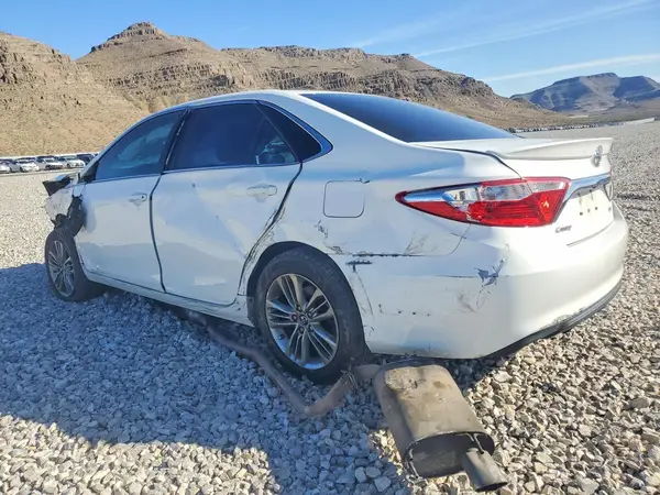 4T1BF1FK5HU709657 2017 TOYOTA CAMRY - Image 2