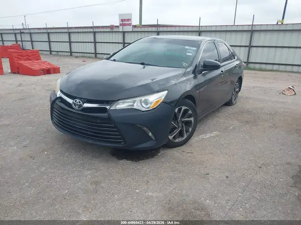 4T1BF1FK5HU711070 2017 TOYOTA CAMRY - Image 2