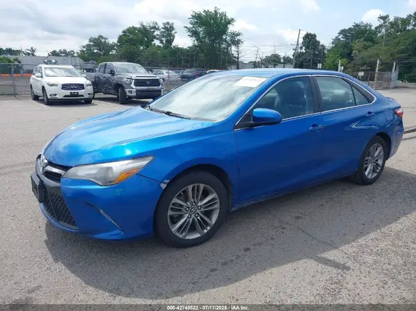 4T1BF1FK5HU711568 2017 TOYOTA CAMRY - Image 2