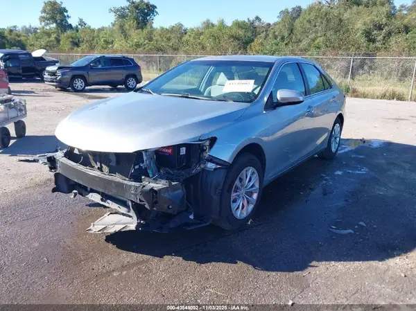 4T1BF1FK5HU712428 2017 TOYOTA CAMRY - Image 2