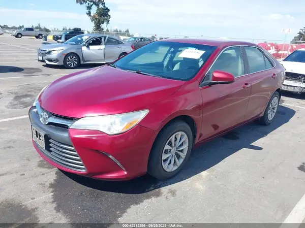 4T1BF1FK5HU714258 2017 TOYOTA CAMRY - Image 2