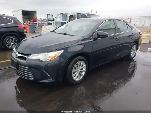 4T1BF1FK5HU714454 2017 TOYOTA CAMRY - Image 2