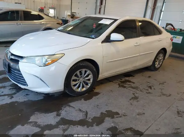 4T1BF1FK5HU714826 2017 TOYOTA CAMRY - Image 2