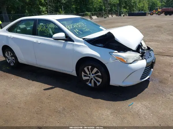 4T1BF1FK5HU715796 2017 TOYOTA CAMRY - Image 1