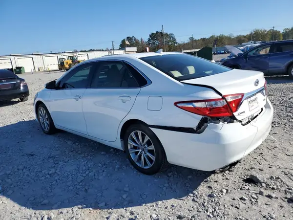 4T1BF1FK5HU717063 2017 TOYOTA CAMRY - Image 2